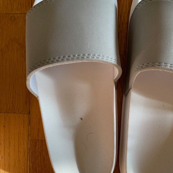 Muji Slip on - Picture 2 of 2